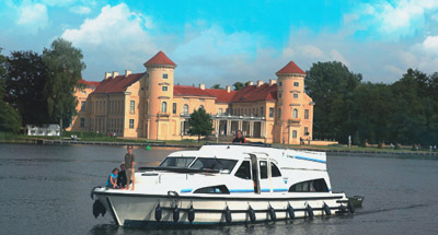 Rheinsburg castle and a Le Boat